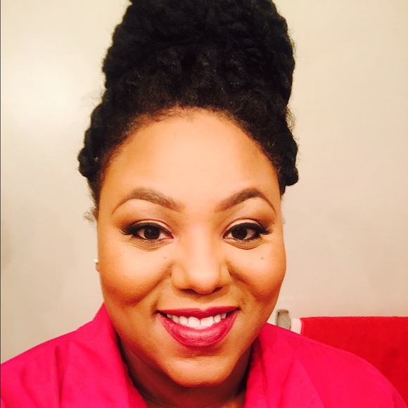 Profile Picture of Nelle Nelle (@nelly7777) on Poshmark