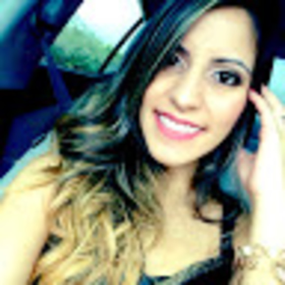 Profile Picture of Kenia Lauriano (@kenialauriano) on Poshmark