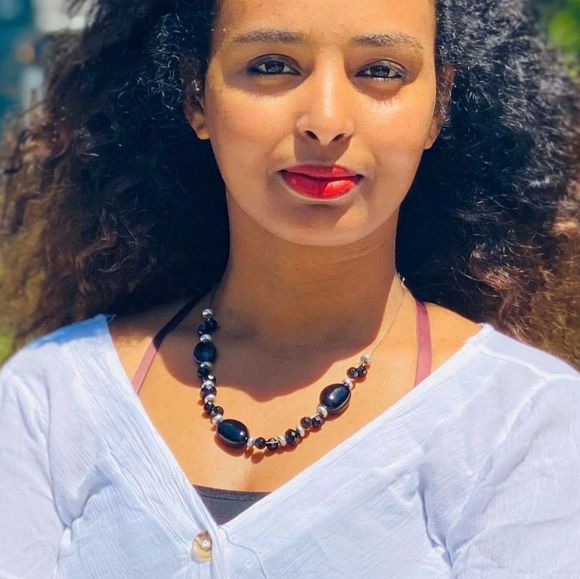 Profile Picture of Amalo Tarafa (@amalotarafa) on Poshmark