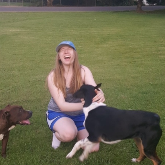 Profile Picture of Hannah Delamarter (@littlebugaboo) on Poshmark