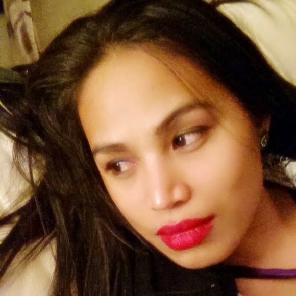 Profile Photo of Pinay Pinay (@pinaypye) on Poshmark