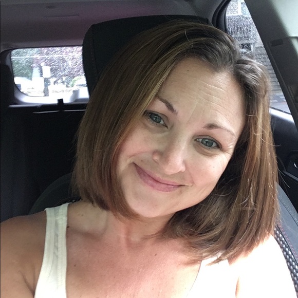 Profile Picture of Heather Ransom (@hippieteacher) on Poshmark