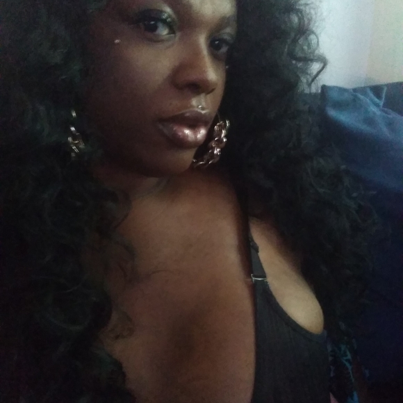 Nicky Rivers - Poshmark Profile Picture of Nicky Rivers (@mrsrivers84) on Poshmark