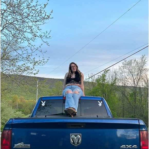 Profile Picture of Alexa Hoffman (@alexahoffman368) on Poshmark