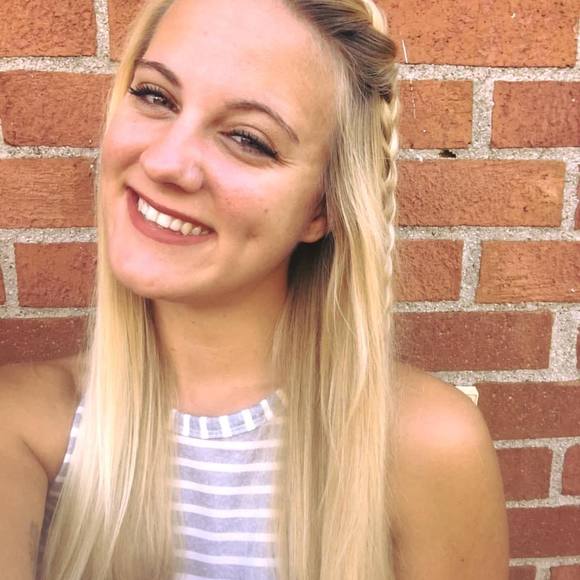 Profile Picture of Kiersten Peterson (@kpetey) on Poshmark