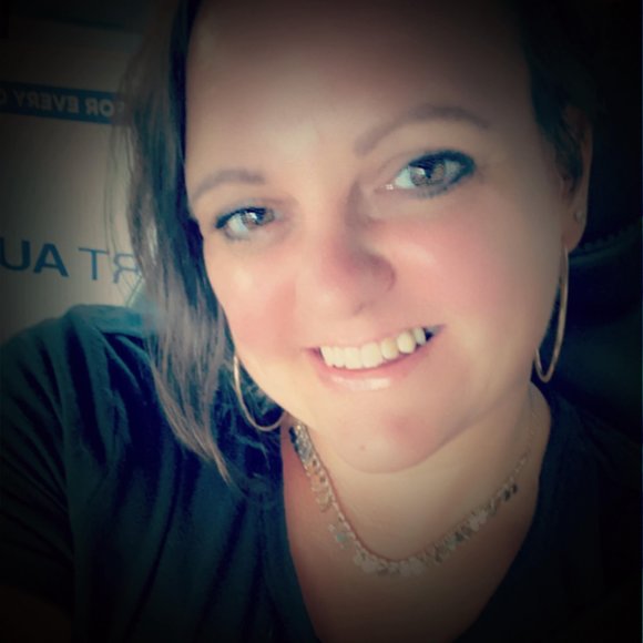 Profile Picture of Tracey Arthofer (@tarthofer) on Poshmark