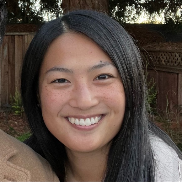 Profile Picture of Carly Ogata (@bumpsetspikeyay) on Poshmark