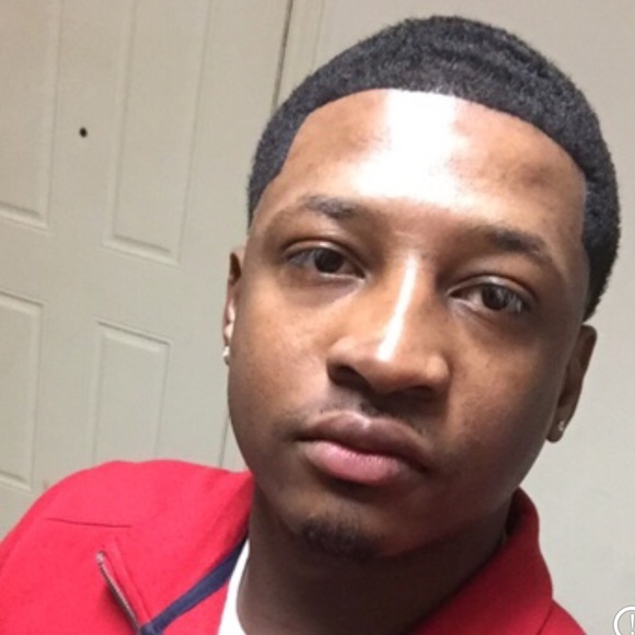 Profile Picture of Damain Clayborne (@damainc) on Poshmark