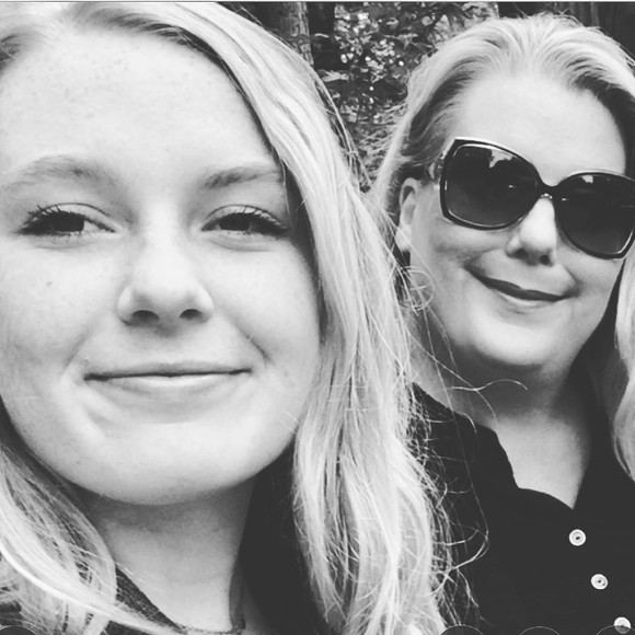 Profile Picture of Michelle Lembeck (@miishi2000) on Poshmark