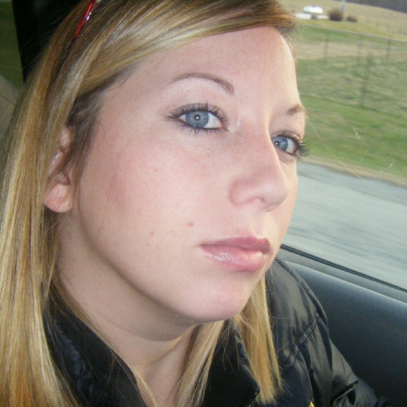 Profile Picture of Kelly Keller (@kellykel2614) on Poshmark