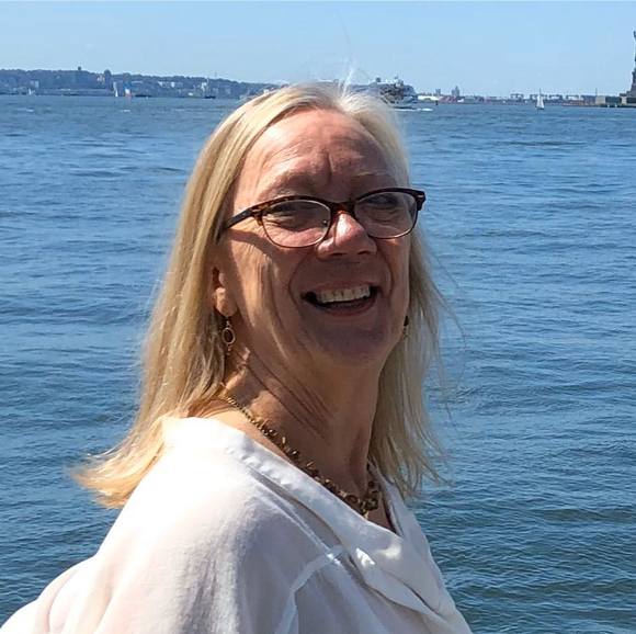 Profile Picture of Debra Ghaderi (@ghaderi) on Poshmark