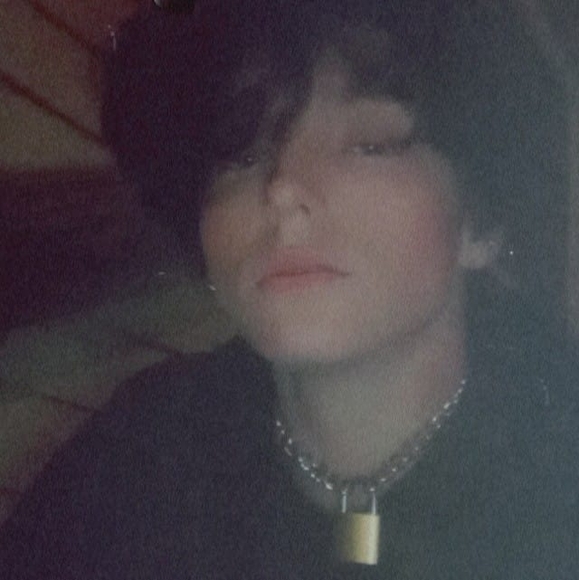 Profile Picture of James Bur (@james_bur810) on Poshmark