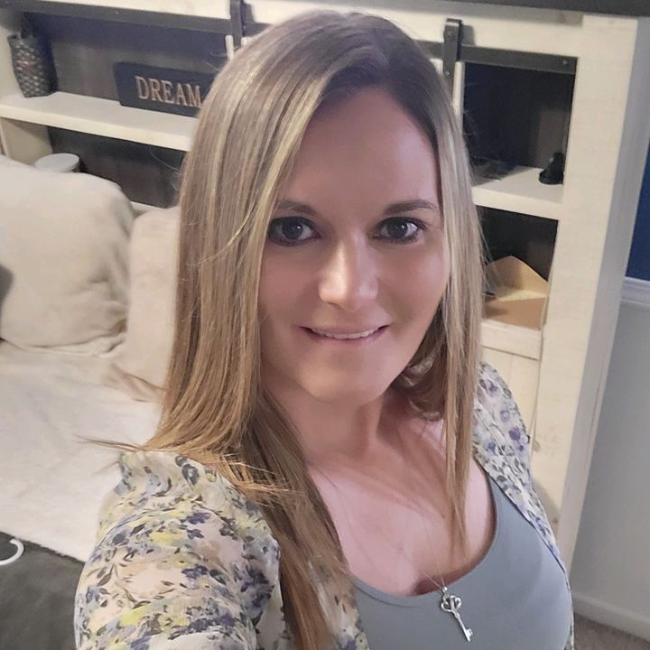 Hillary Stark - Tiktok Profile Picture of Hillary Stark (@@hillarystark) on Tiktok