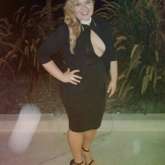 Profile Picture of Iriam Rochi (@iriamrochi23) on Poshmark