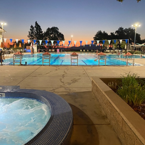 Profile Picture of Arcadia L (@arcadia_sells) on Poshmark