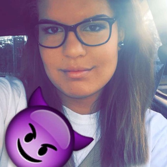 Profile Picture of Candyce Martin (@c_martin14) on Poshmark