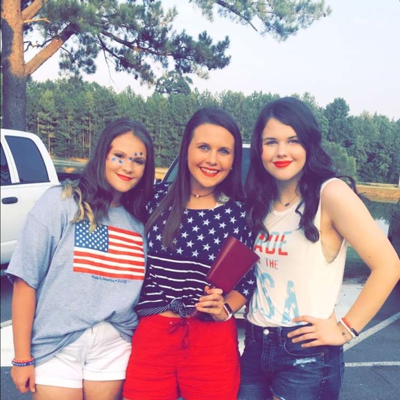 Profile Picture of Katie Shattles (@katies_grace) on Poshmark