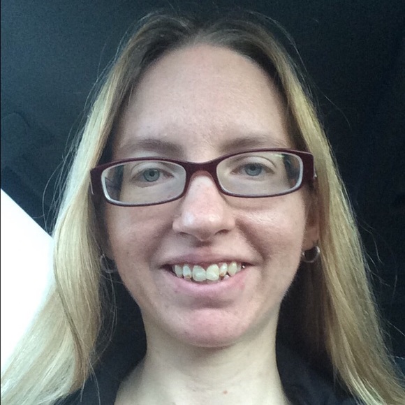 Profile Picture of Kelly Exelby (@knn07) on Poshmark
