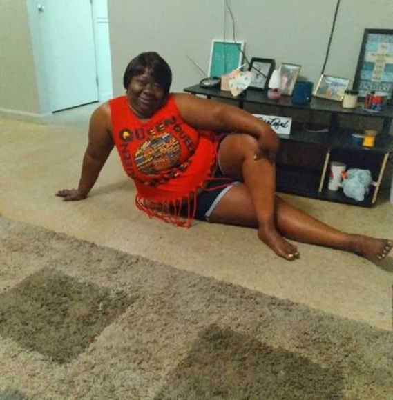 Profile Picture of Tara Engram (@tara_engram) on Poshmark