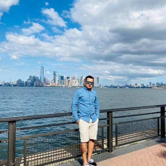 Profile Picture of Alex Villegas (@alexchinva) on Poshmark