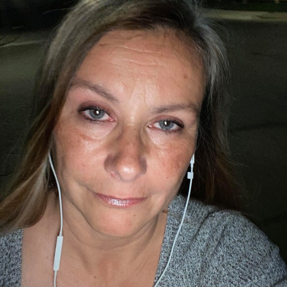 Profile Picture of Diane Denham (@tigress8888) on Poshmark