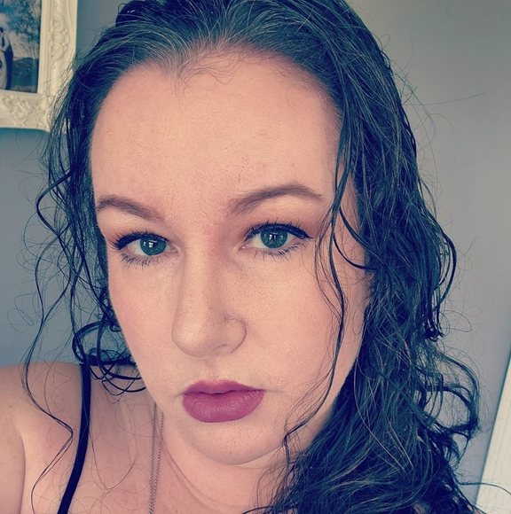 Profile Picture of Jennifer Pyne (@jenwinters83) on Poshmark