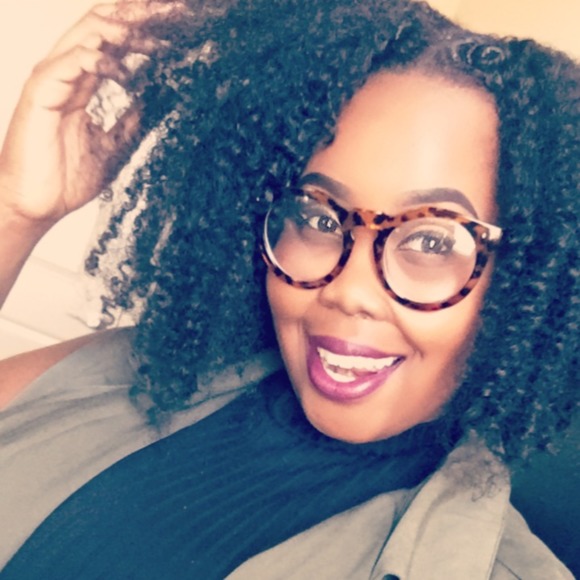 Profile Picture of Brittany Hooey (@brittanyhooey) on Poshmark