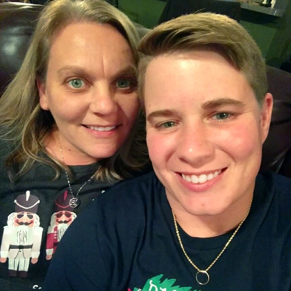 Danielle Christmas - Poshmark Profile Picture of Danielle Christmas (@dchristmas33) on Poshmark