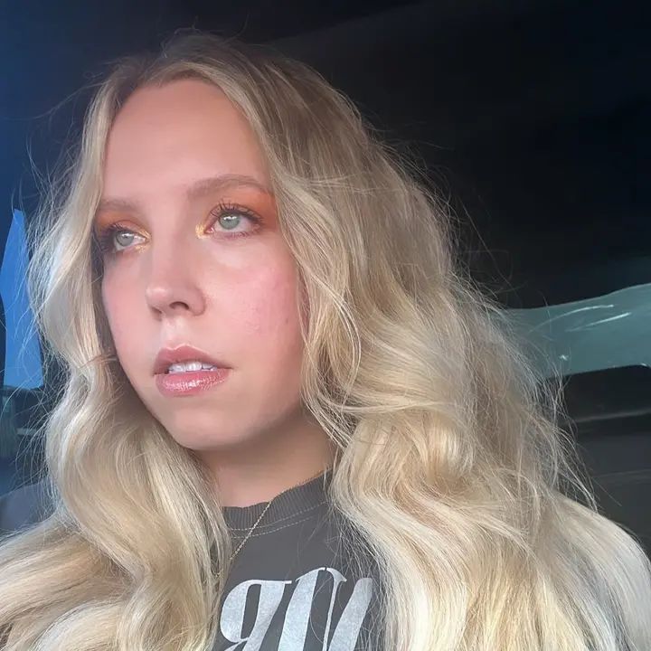 Profile Picture of AmandaHart (@amandaharthdlpvg) on Tiktok