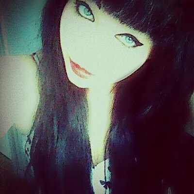 Profile Picture of Amber Warr (@suckitnseehunny) on Twitter