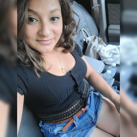 Profile Picture of Yanira Orrego (@yaniorrego) on Poshmark