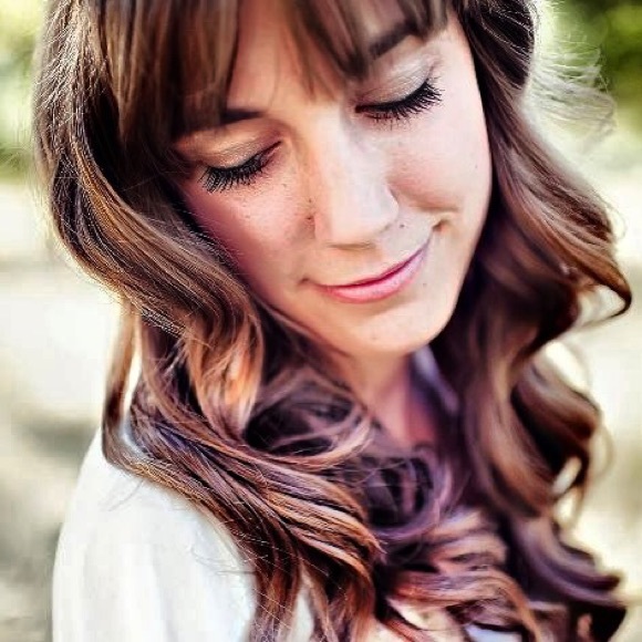 Profile Picture of Alyssa Fredrickson (@alyssafred) on Poshmark