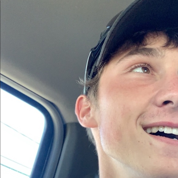 Profile Picture of Ryan Gochanour (@rgocha) on Poshmark