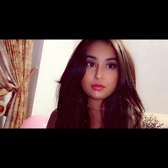 Profile Picture of Henna Afzali (@hennaafzali) on Poshmark