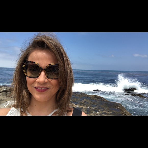 Profile Picture of Ursula Echavez (@echavez0247) on Poshmark