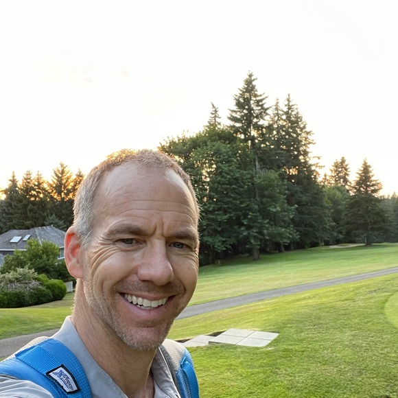 Profile Picture of Robert Colombe (@robertcolombe) on Poshmark