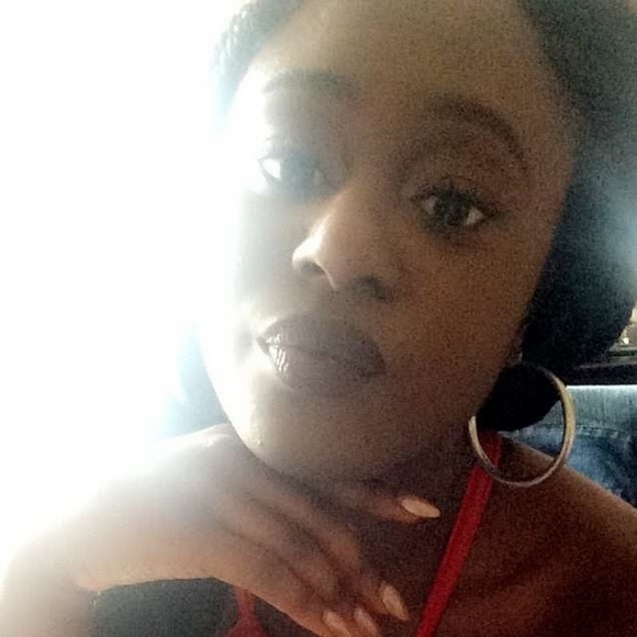 Profile Picture of Tomeika Rouse (@tomeikarouse) on Poshmark