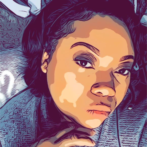 Profile Picture of Kiira Adams pittman (@a736447) on Poshmark