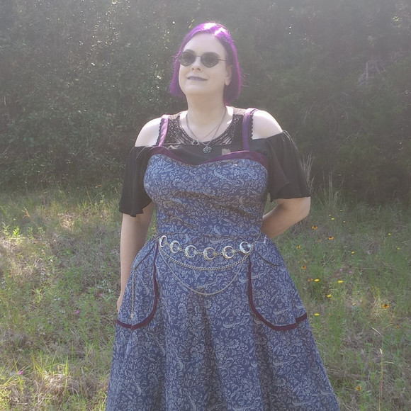 Profile Picture of Kim Ryser (@ingeniousvntg) on Poshmark