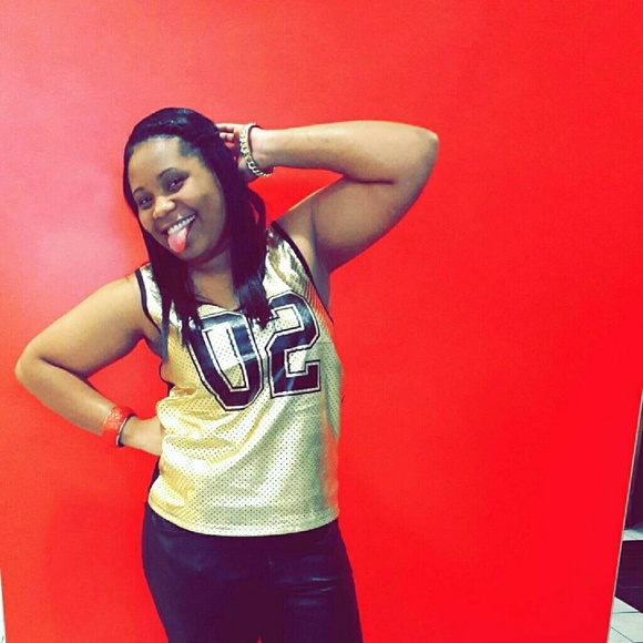 Profile Picture of Ashlee Andrews (@ashleenicole13) on Poshmark