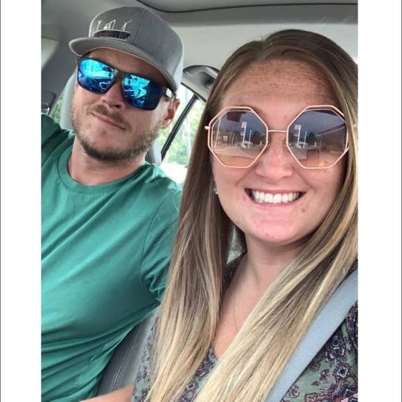Profile Picture of Danielle Beam (@daniellebeam) on Poshmark