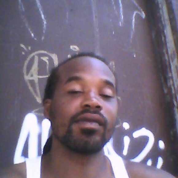 Profile Picture of Markell Gary (@murda_red) on Poshmark