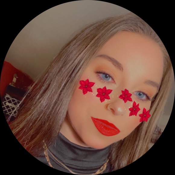 Profile Picture of Maddie Bitonti (@maddiebitonti) on Poshmark