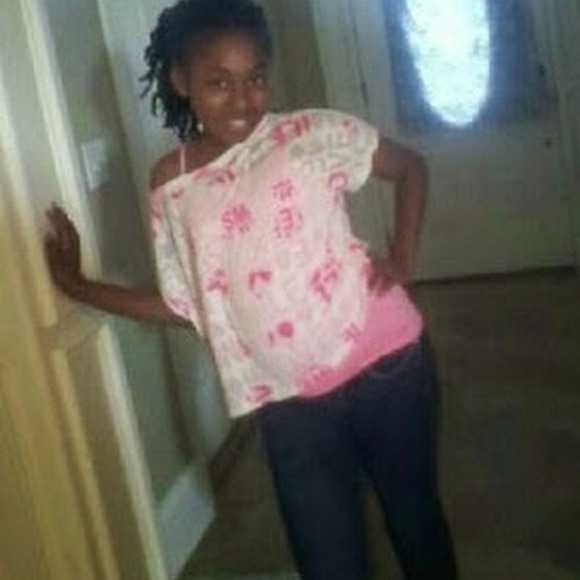 Profile Picture of Kiara Walls (@kiaraw01) on Poshmark