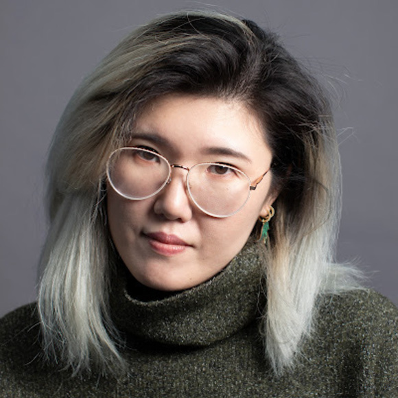 Profile Picture of Fiona Lin (@fifionaa) on Poshmark