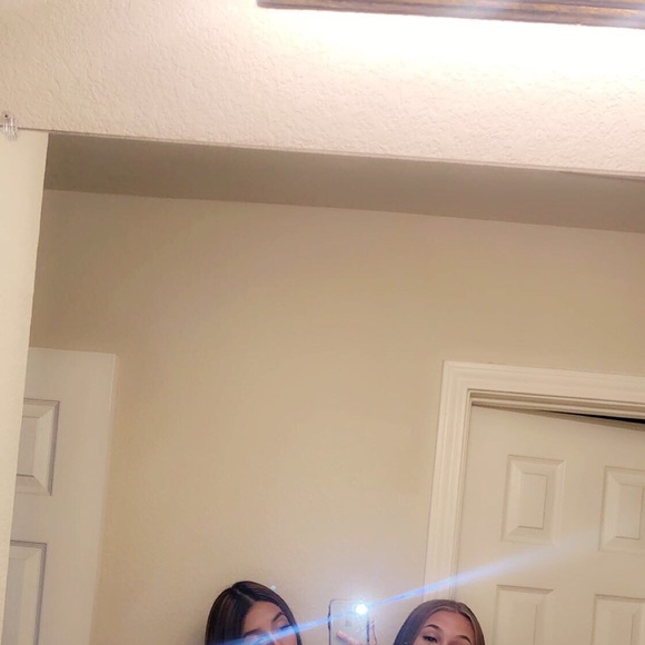 Profile Picture of Julia Samaniego (@juliasamanie587) on Poshmark