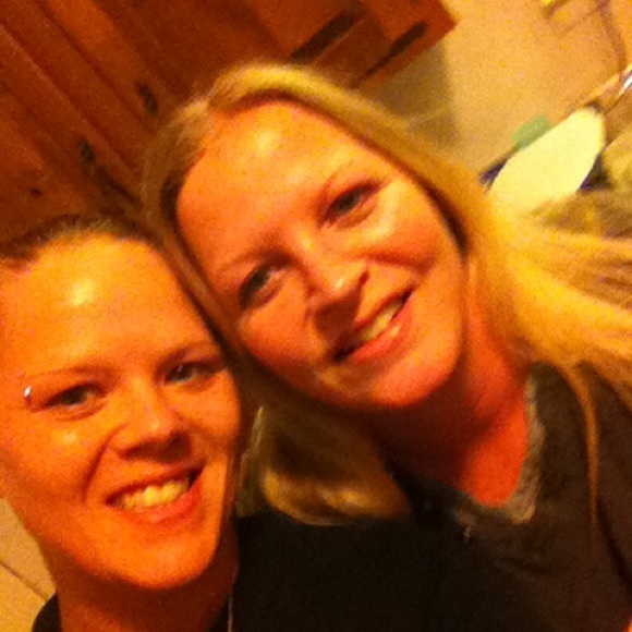 Profile Picture of Buffie Luhring (@bkluhring10) on Poshmark