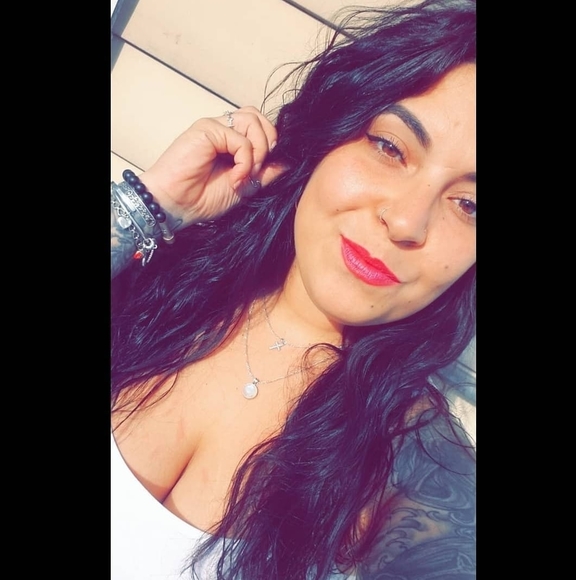 Profile Picture of Allyson Pavao (@apavao18) on Poshmark