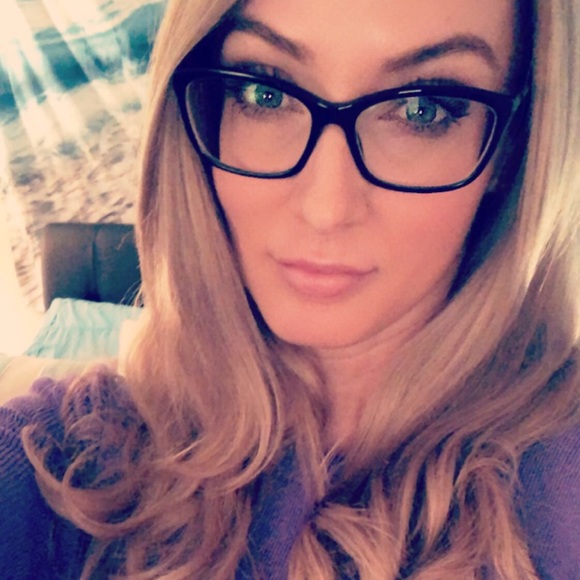 Profile Picture of Dina Dicrosta (@dinamarie42) on Poshmark