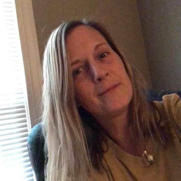 Profile Picture of Robin Price (@jared_2002) on Poshmark